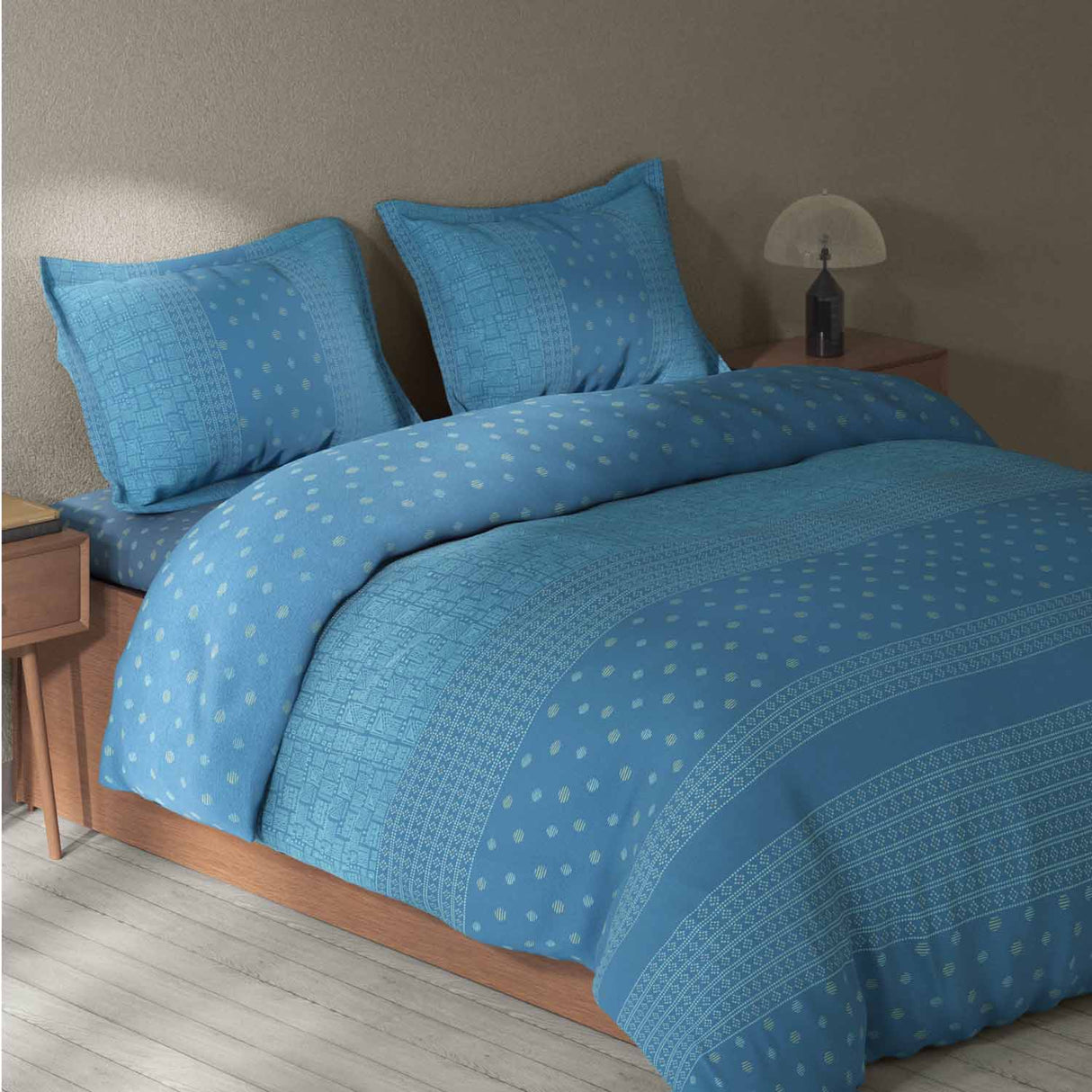 Spaces Fiora 100% Cotton 144 TC Percale Ornate Large Bedsheet with 2 Pillow Covers - 274 x 274 cm, Blue