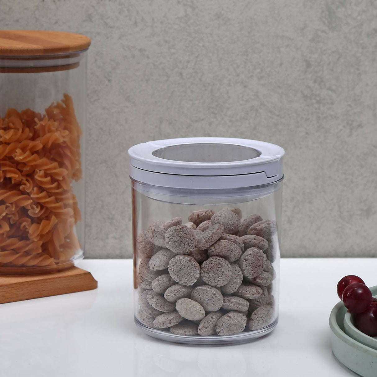 Nilkamal Round Shape 660 Ml Fliplock Canister Transparent