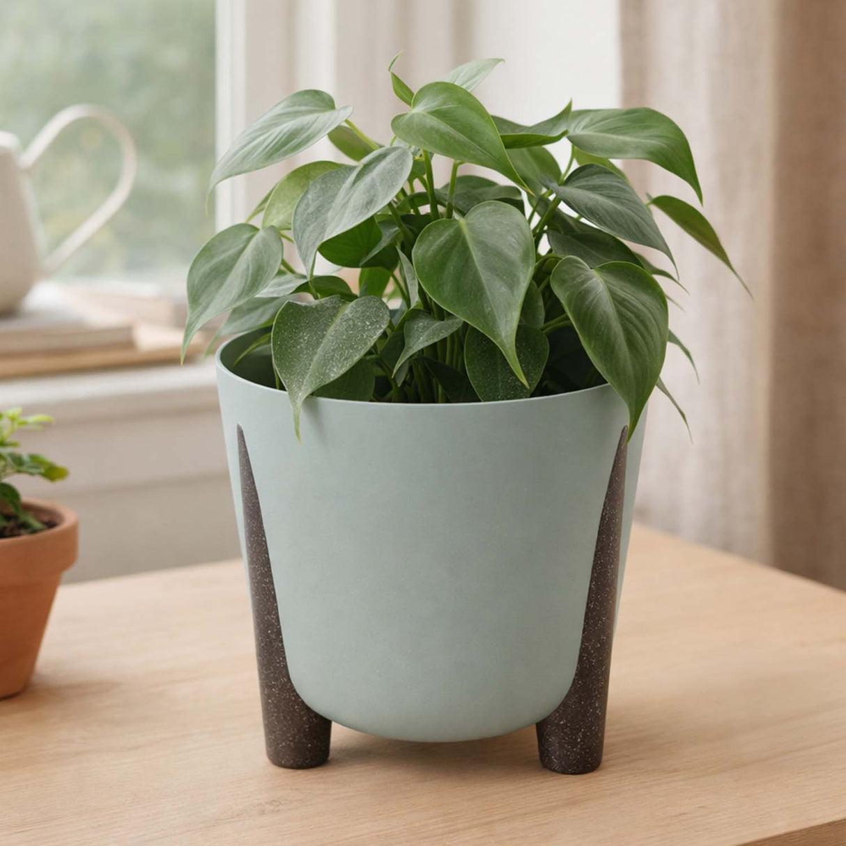 Recycled Classic Trileg Planter- Green