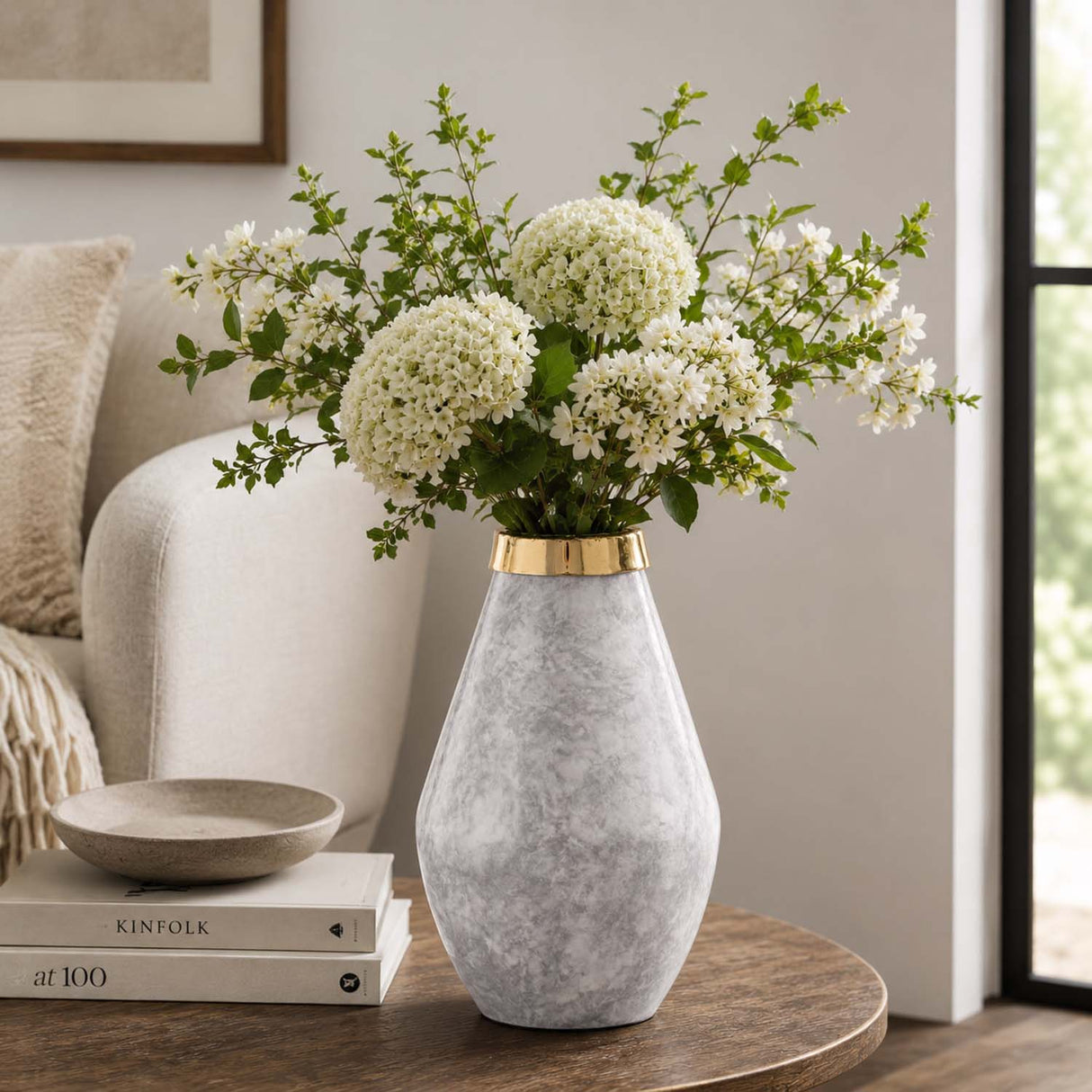 Bulb Shaped Metal Vase- White & Gold
