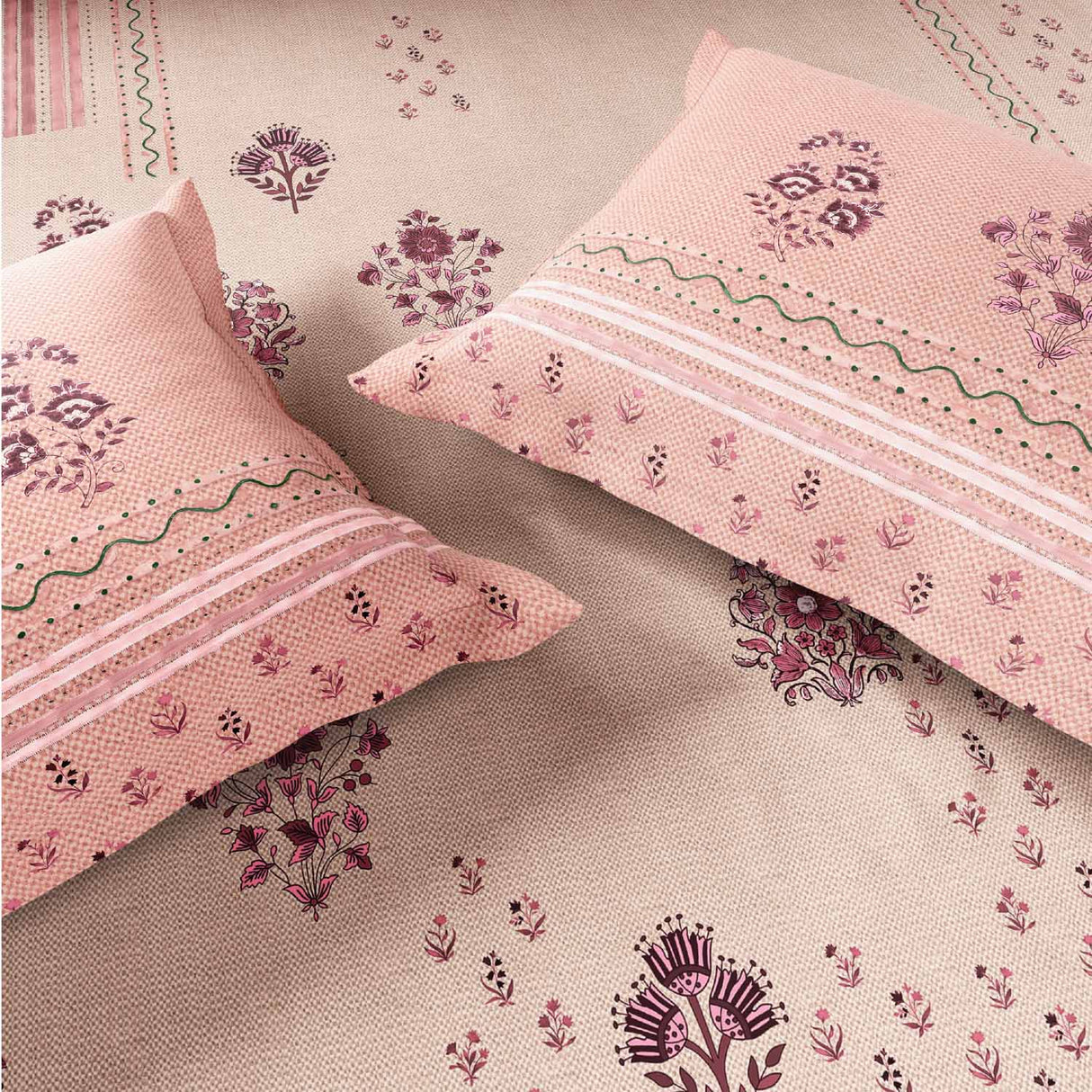 Spaces Neo Chaap 100% Cotton 152 TC Percale Fioral Large Bedsheet with 2 Pillow Covers - 274 x 274 cm, Light Blush