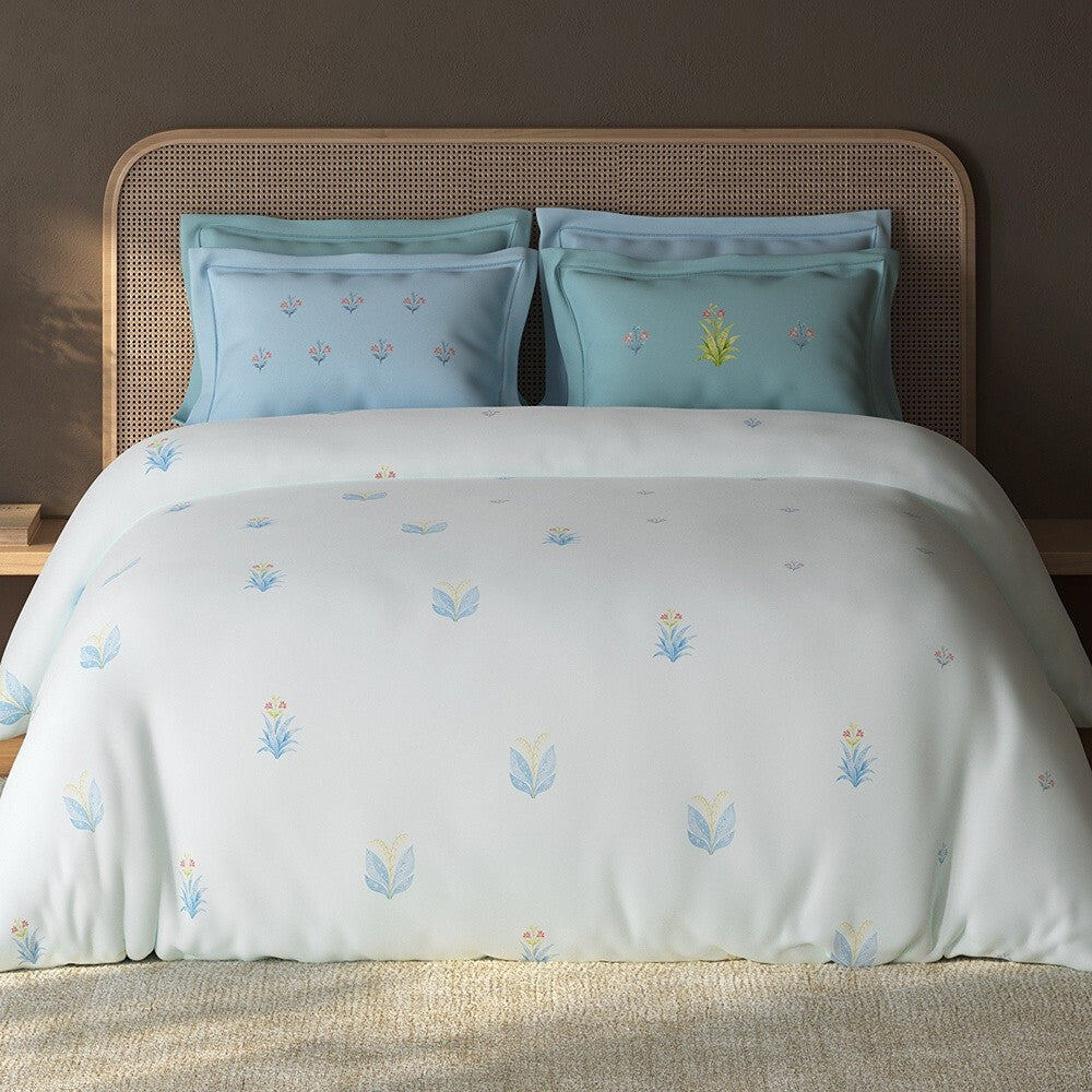 Spaces Sierra Floral 100% Hygro Cotton 210 TC Large Bedsheet with 4 Pillow Covers - 108 x 108 Inches, White