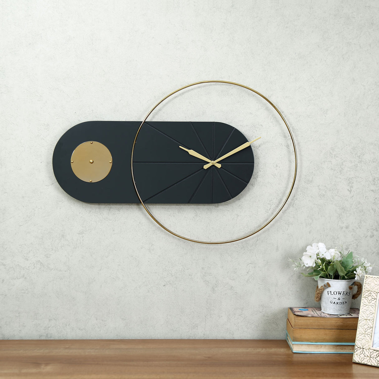 Nilkamal Arch Oval Wooden & Metal Wall Clock (Black & Gold)