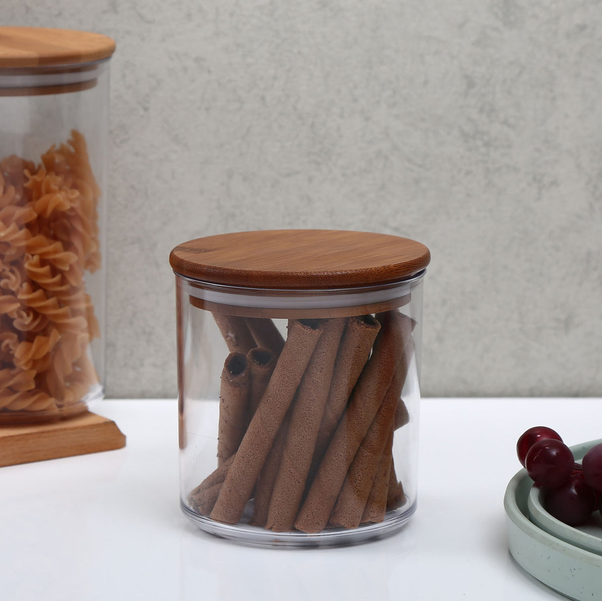 Nilkamal Round Shape 660 Ml Canister With Bamboo Lid Transparent