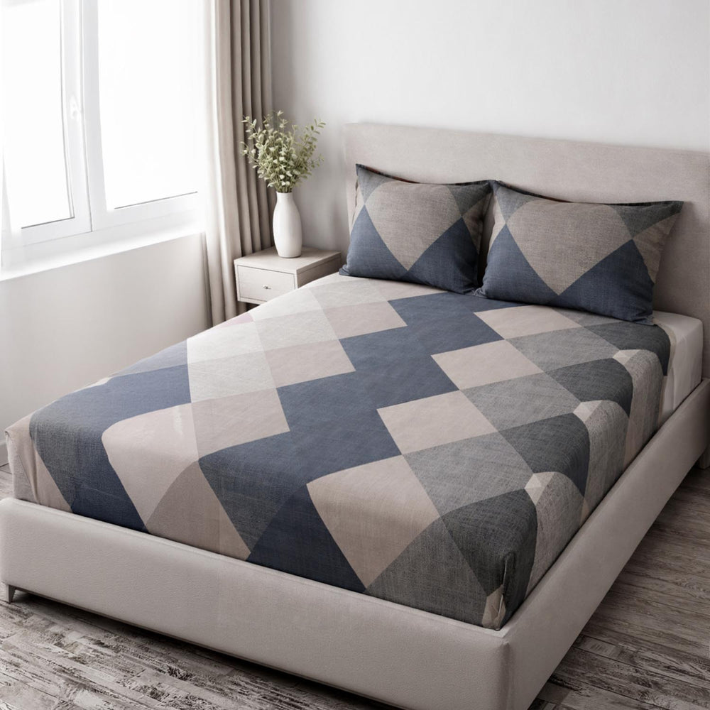 Zigzag Polyester Queen Bedsheet with Pillow Covers- Multicolor