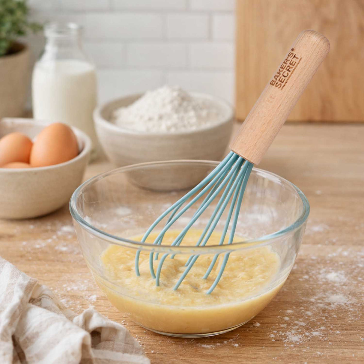 Baker's Secret Silicone Whisk- Green