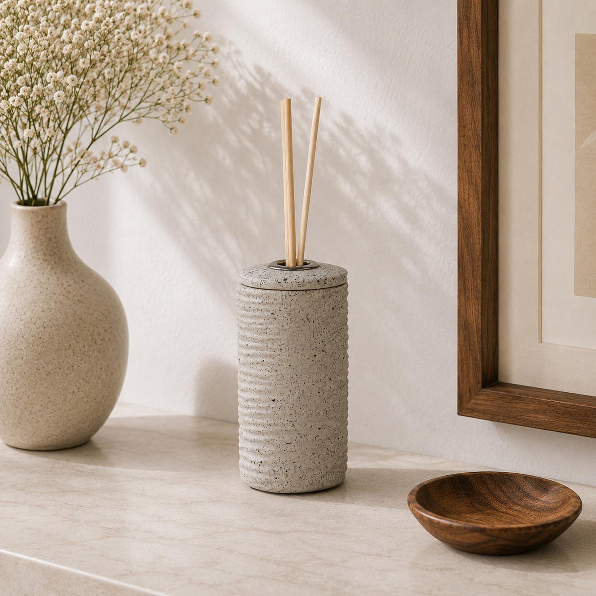 Textured Polyresin Reed Diffuser- Off White